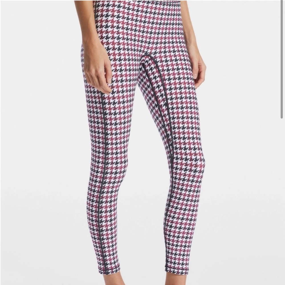 Bandier Center Stage Legging | Cordovan Houndstooth